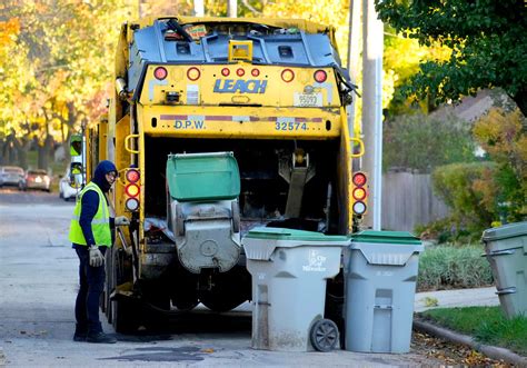 city of milwaukee garbage pickup schedule.